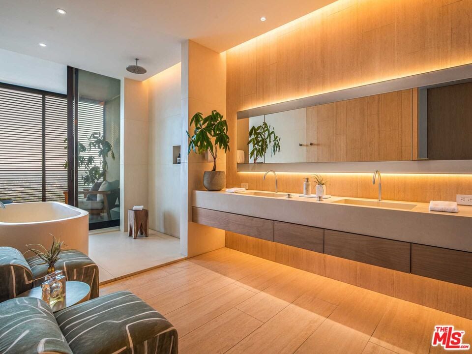9040 W Sunset Blvd, #1103
