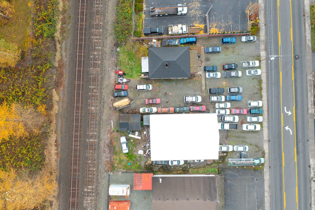 2401–2407 Old Hwy 99 S