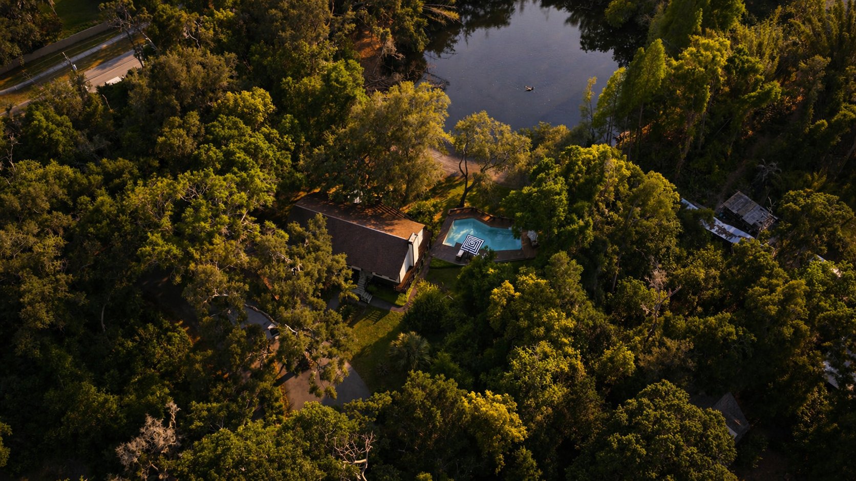 900 Oak Hollow