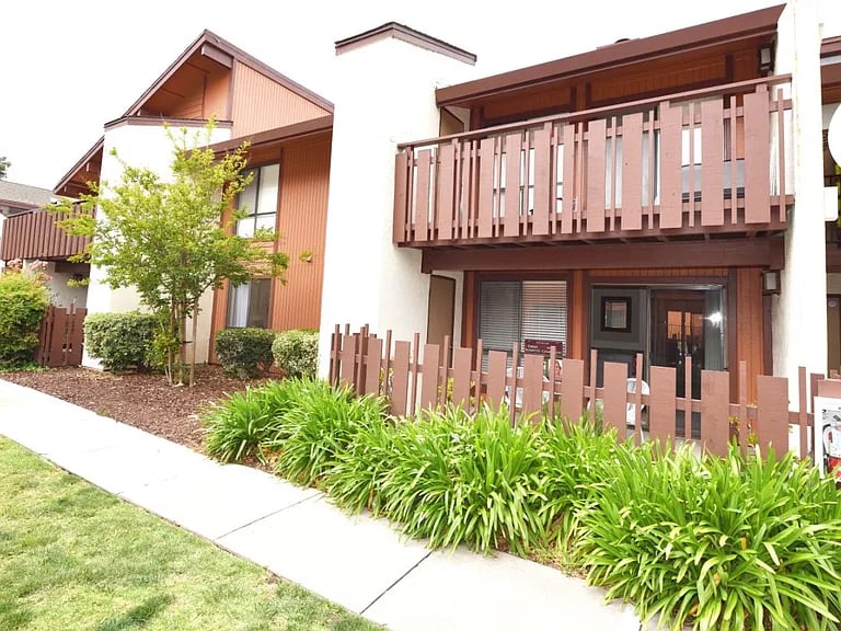 38630 Country Cmn., #311