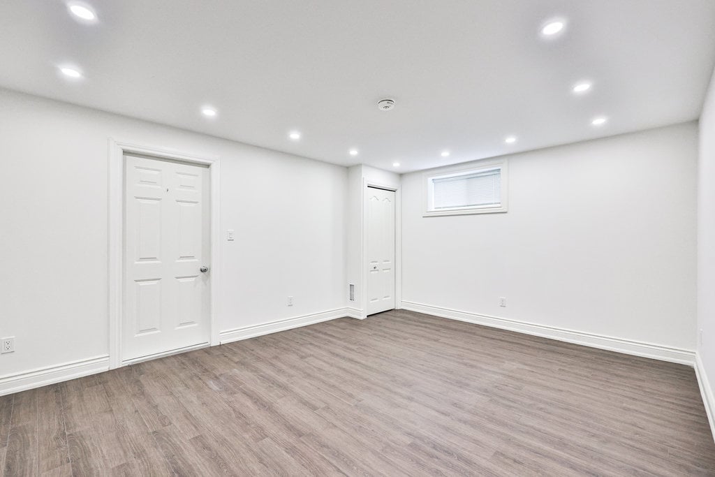 2500 Poplar Cres