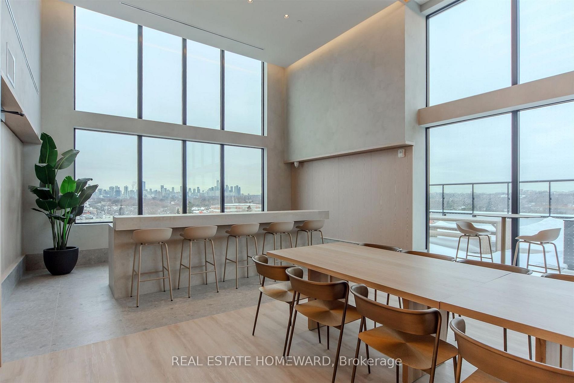 PENTHOUSE BY THE BEACHES 