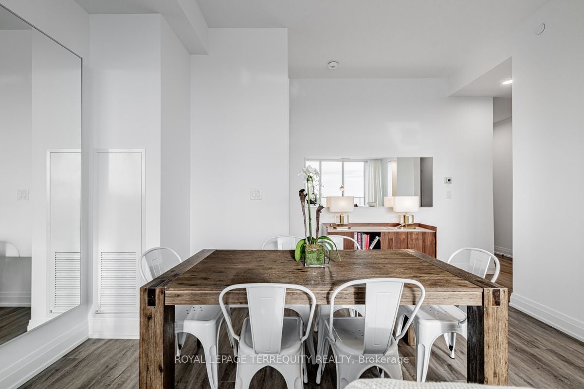 BEAUTIFUL CORNER PENTHOUSE