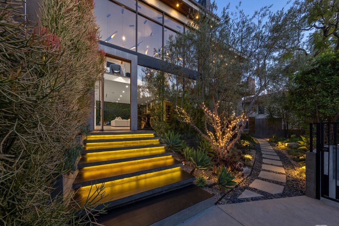 Aria Vista, Stradella Rd, 90077