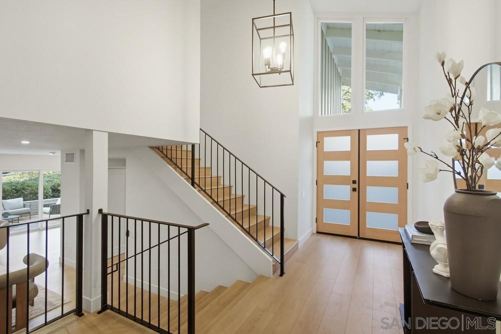 5580 Caminito Consuelo La Jolla, CA 92037