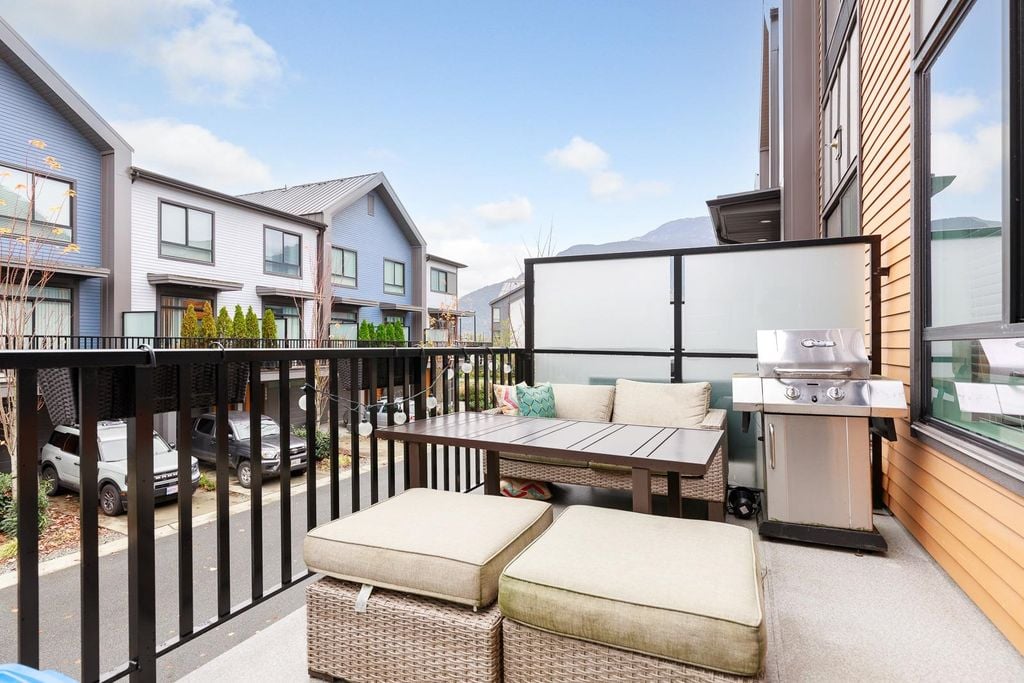 1361 Peakside Pl