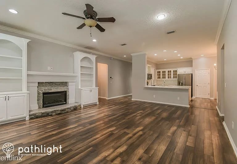 440 Pine Eagle Dr