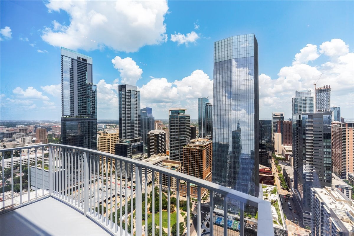 360 Nueces ST # 4305