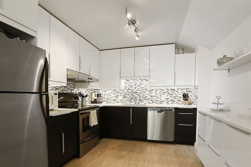 53 W 15th Ave
