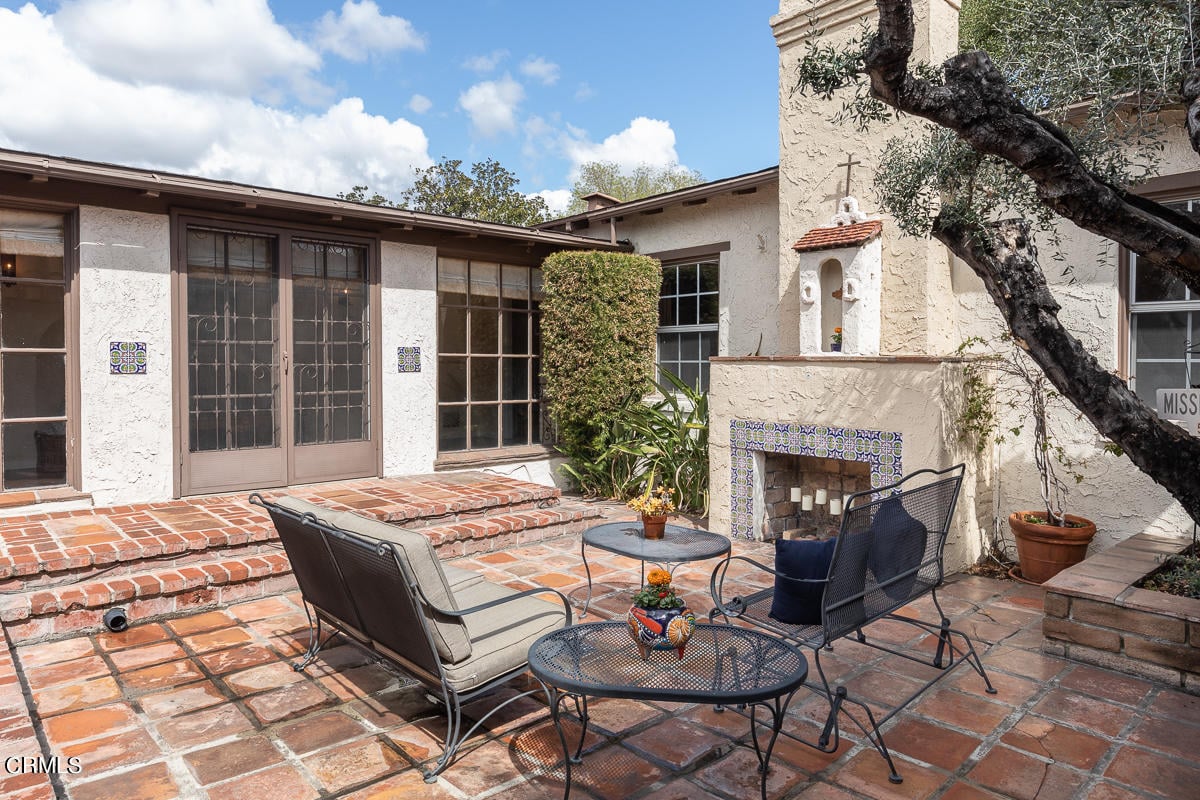 543 N Mission Dr