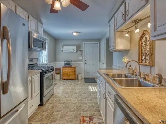 90 Monterey Rd