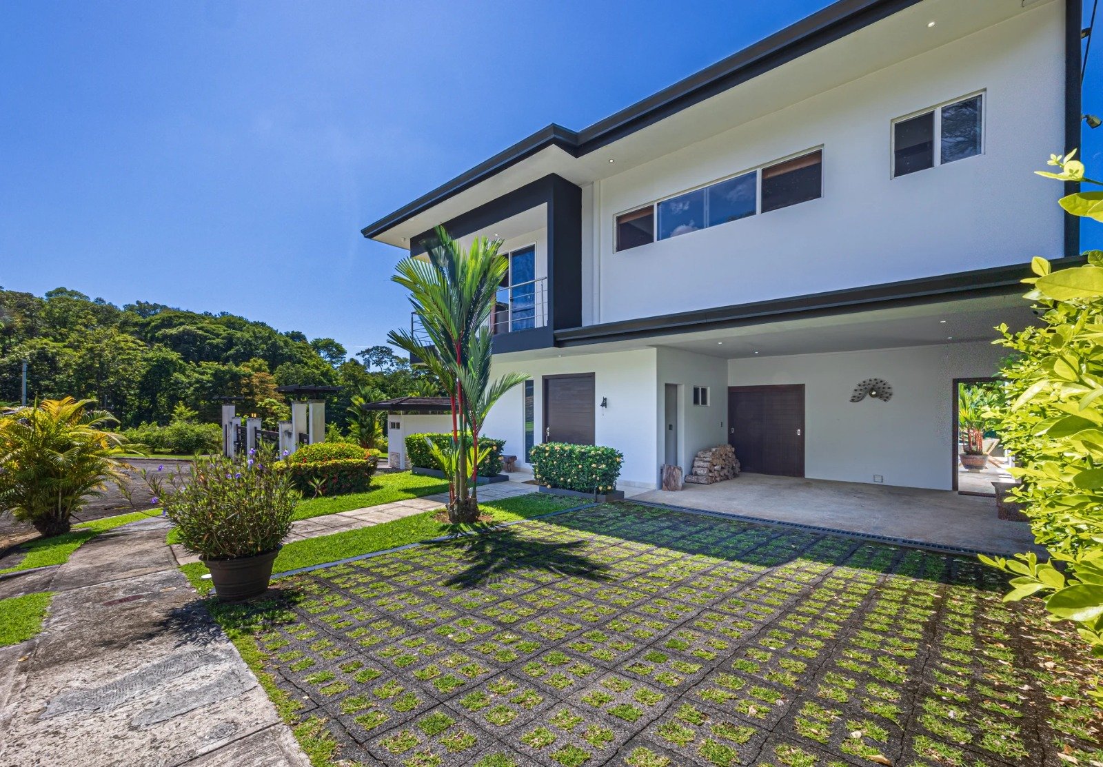 3-Bedroom Villa Within Walking Distance to Playa Hermosa