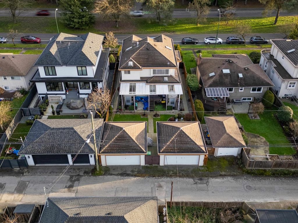 2325 W King Edward Ave