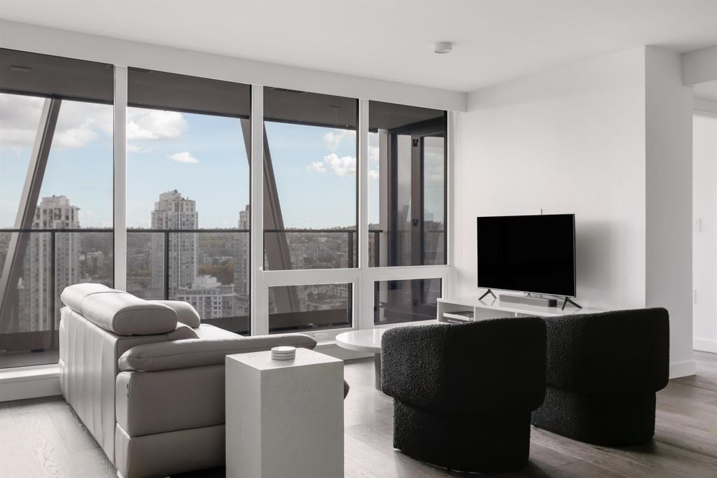 1111 Richards St, #2104