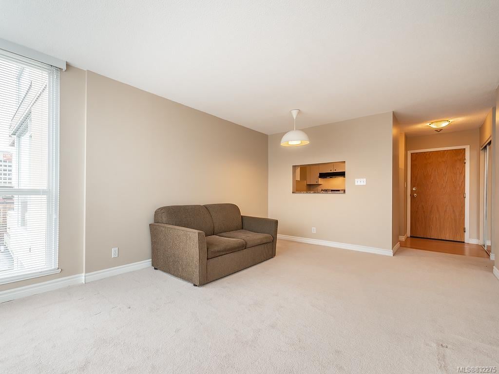 710-835 View St