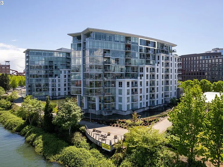 1310 NW Naito Pkwy # 1003