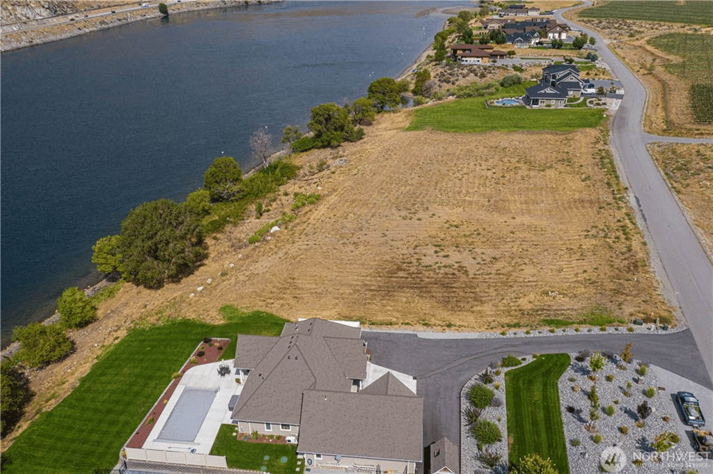 37 N Shore Dr