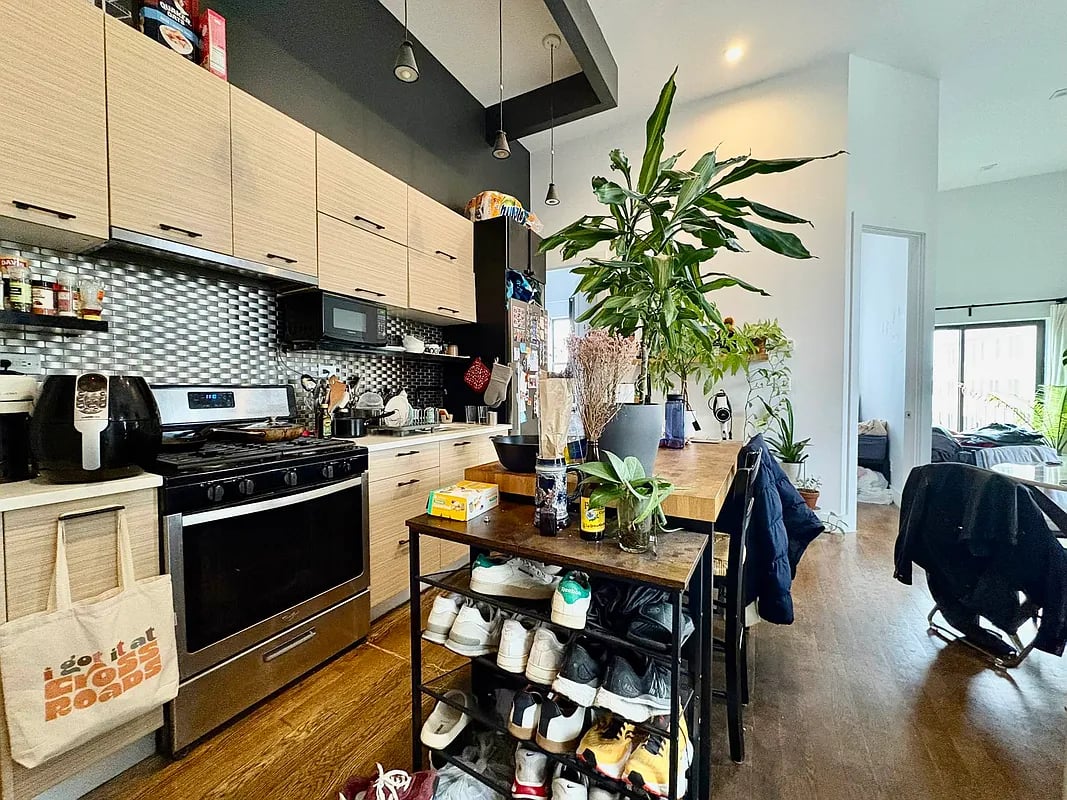 287 Harman St 3L
