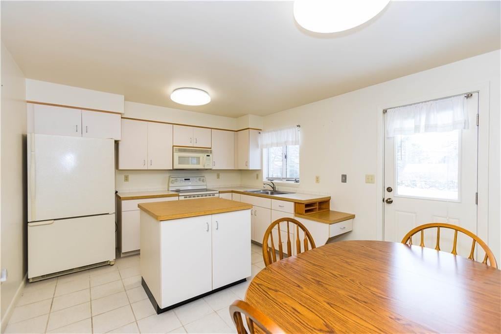 8 Barton Lane, Middletown RI, 02842