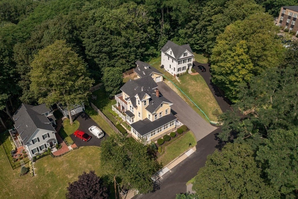 20 Maple St