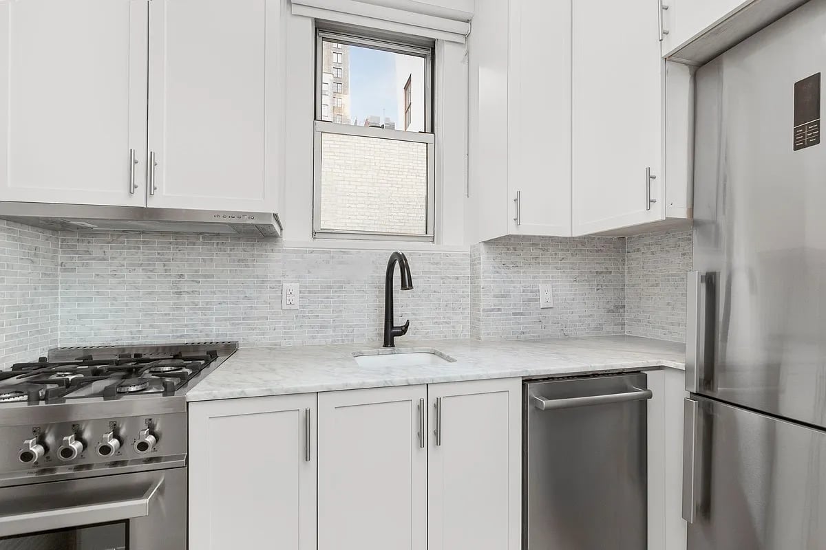 210 West 19th St, #6A