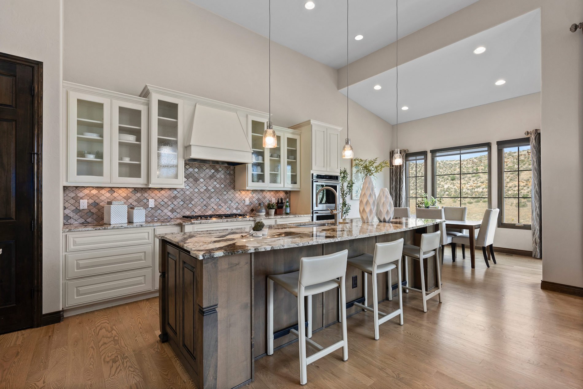8122 Raphael Lane