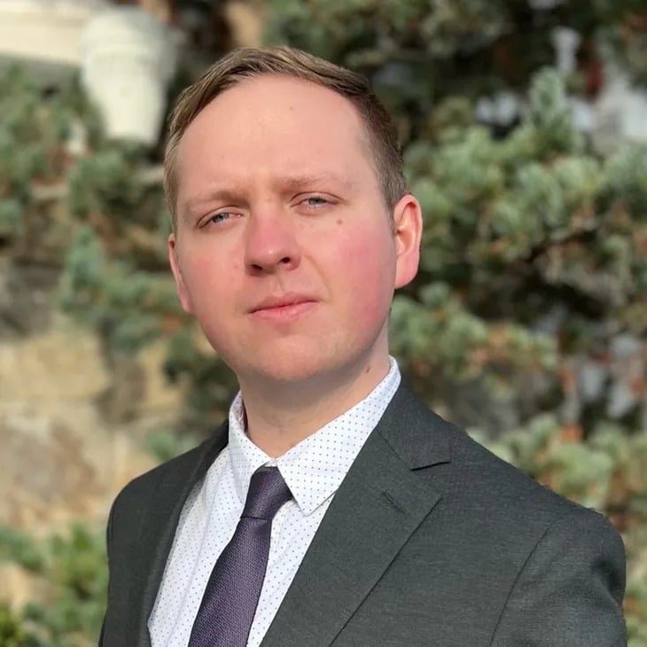 Levi Castle New York, NY Real Estate Agent Headshot