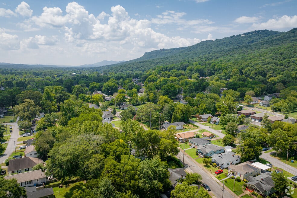 Discover Saint Elmo: Chattanooga’s Historic & Eclectic Neighborhood