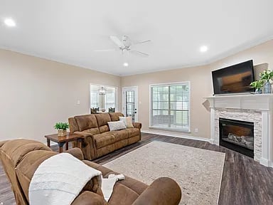 25998 Chamberlain Dr