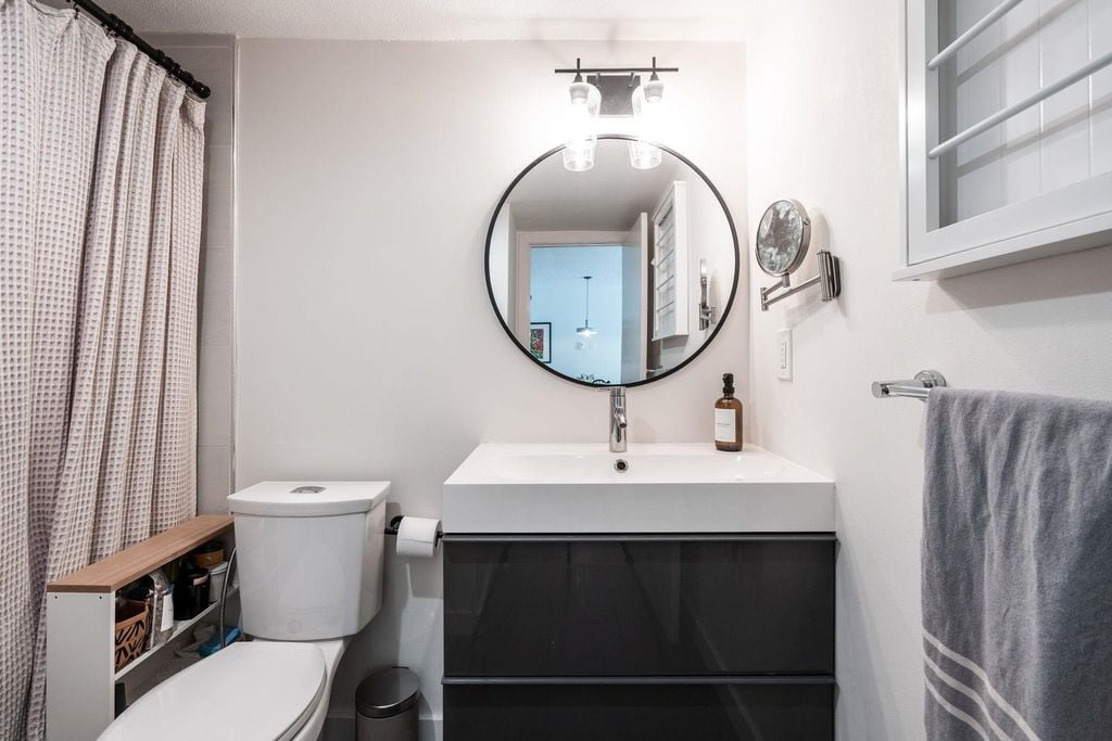 2328 Oxford St, #204