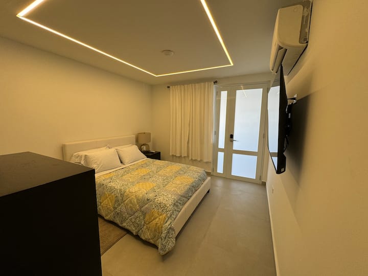 Beach House Apt 6 • Cozy Studio + Terrace Access - Airbnb