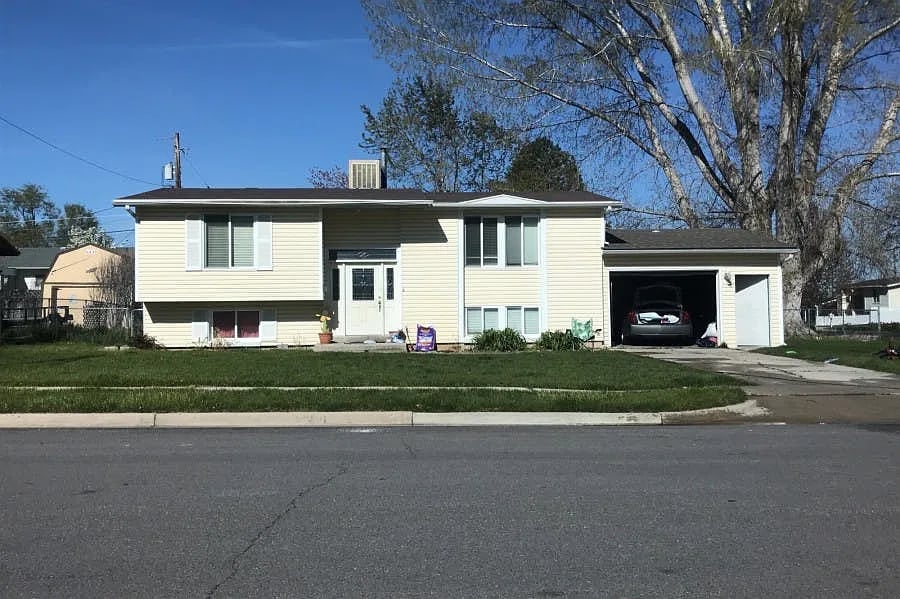 889 N 200 W