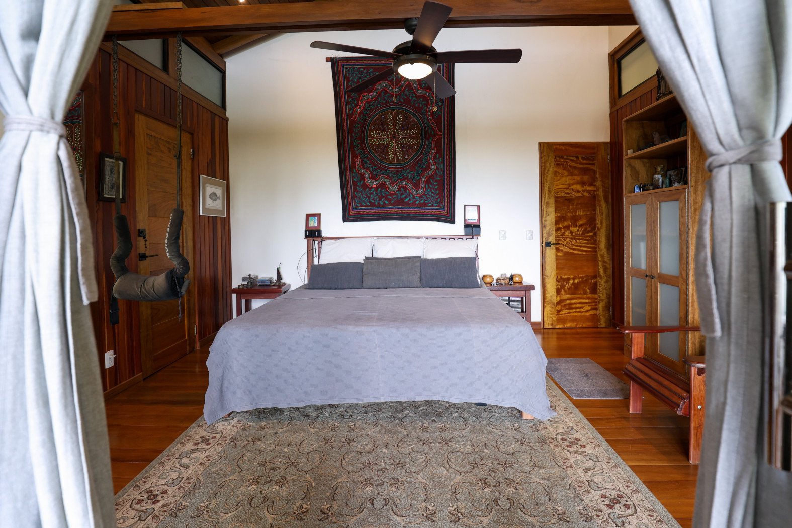 TROPICAL RETREAT IN PLATANILLO – OCEAN VIEW HOME PLUS APARTMENT IN ESTABLISHED COMMUNITY – 0.88 ACRES