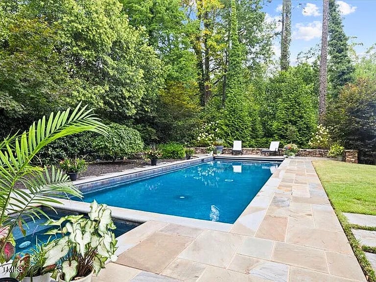 800 Lakestone Dr