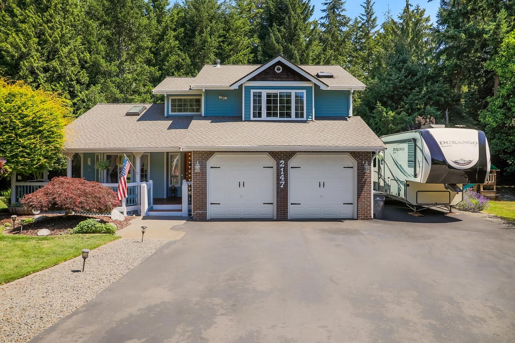 2147 Dunrobin Lane E