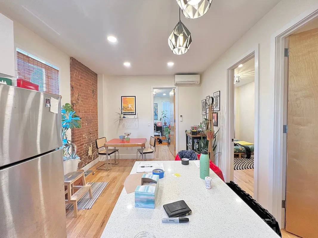 955 Seneca Avenue 2R