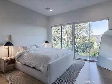 7350 Pacific View Dr