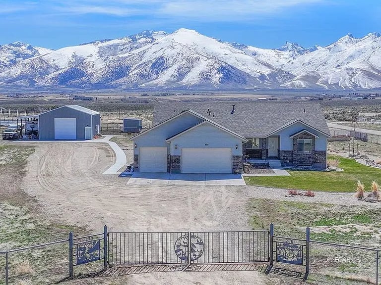 270 Fairlawn Pl