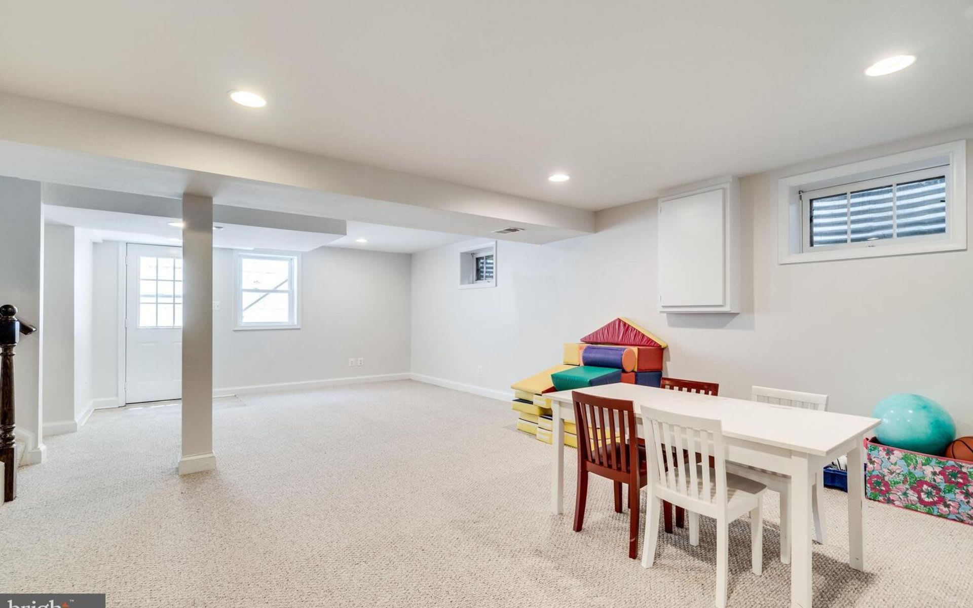 610 Crestwood Dr