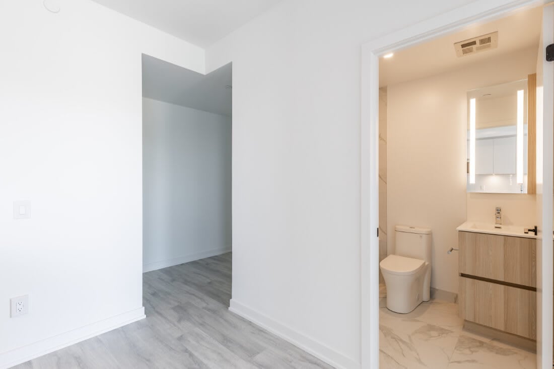 Unit 522 – 215 Lakeshore Rd W
