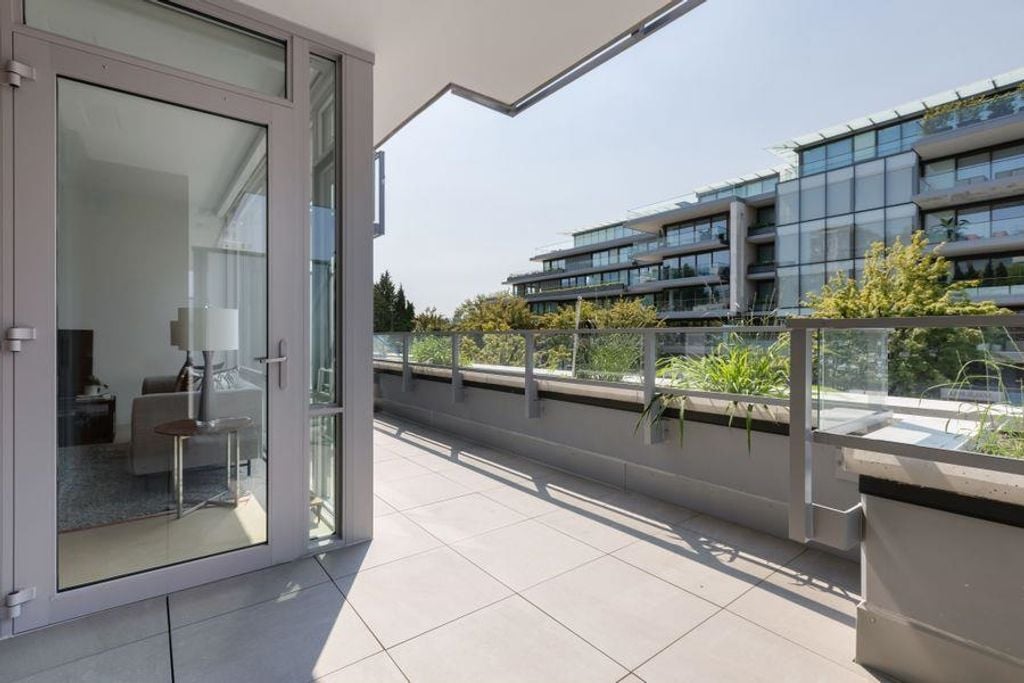 1327 Marine Dr, #304