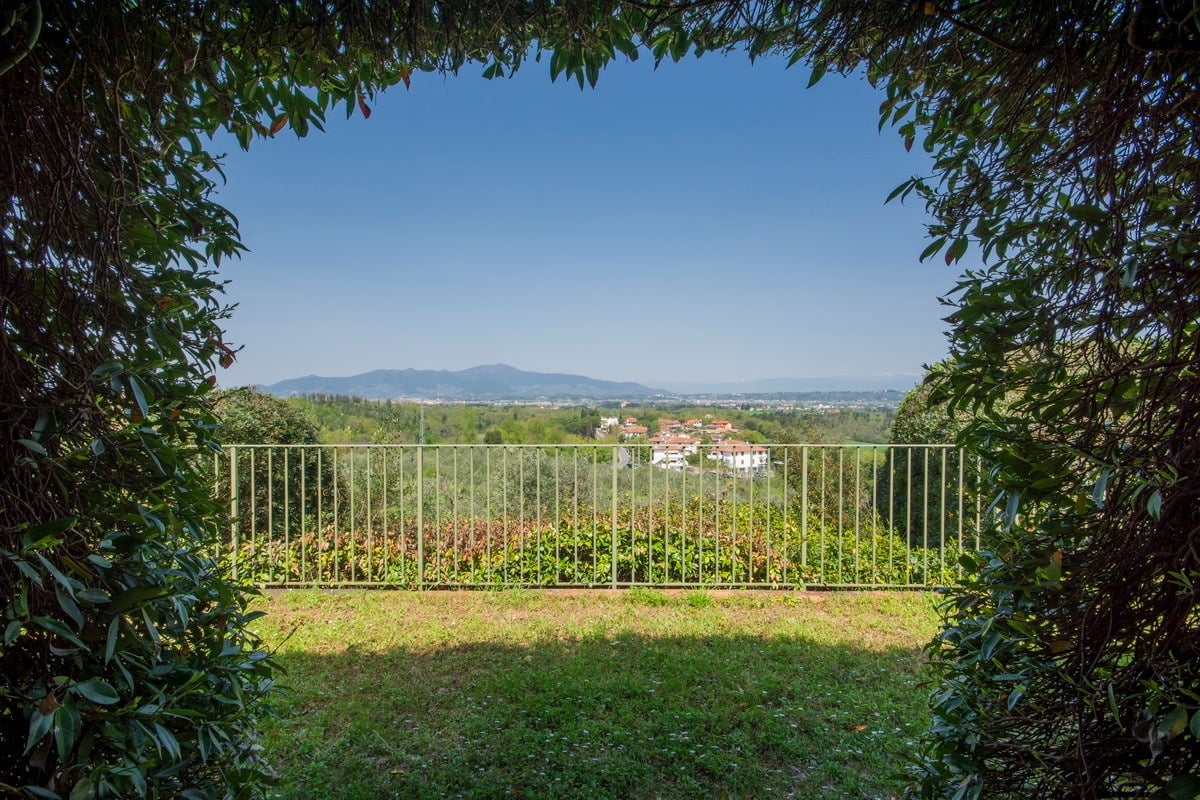 Villa In The Tuscan Hills