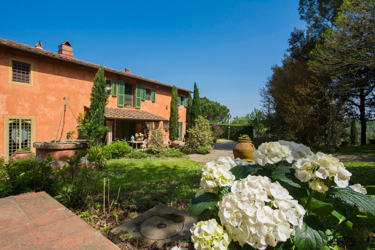 Villa In The Tuscan Hills