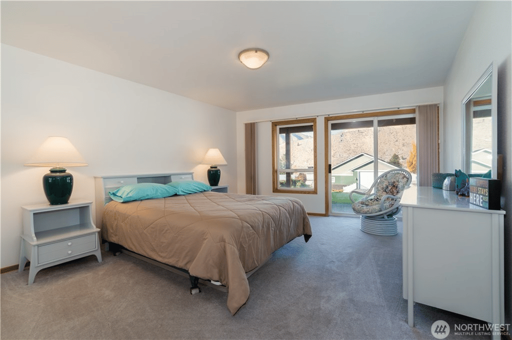 270 W Beach Dr