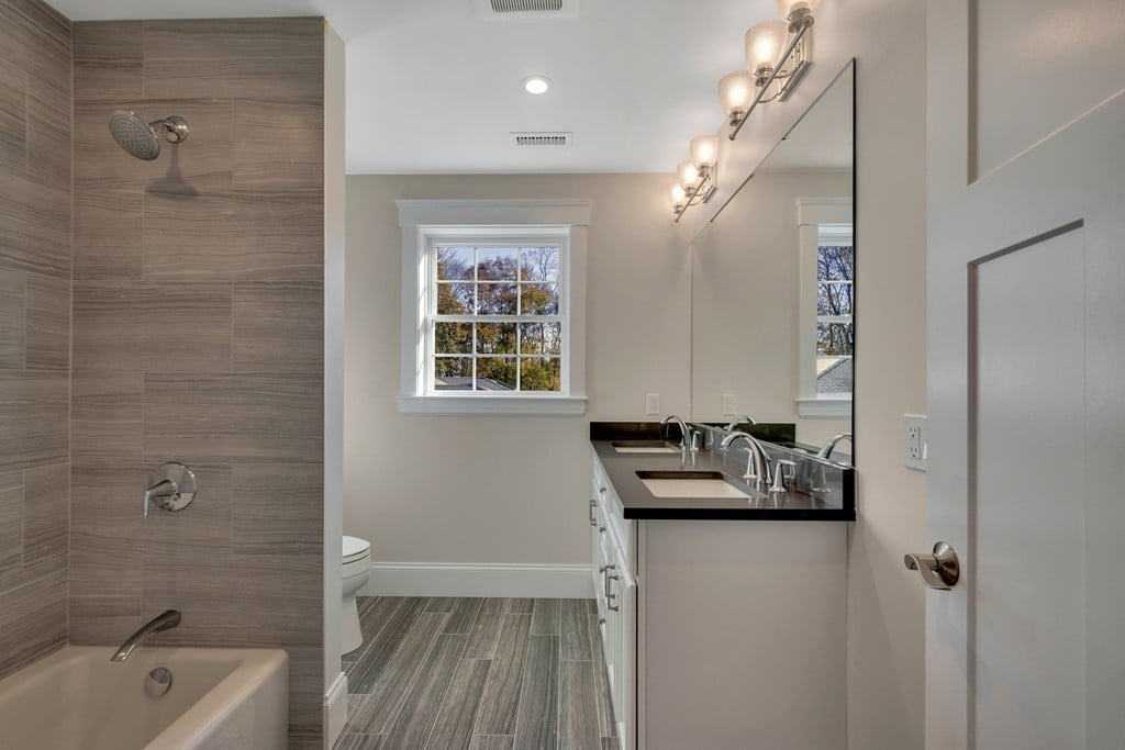 53 Old Mystic St, Arlington