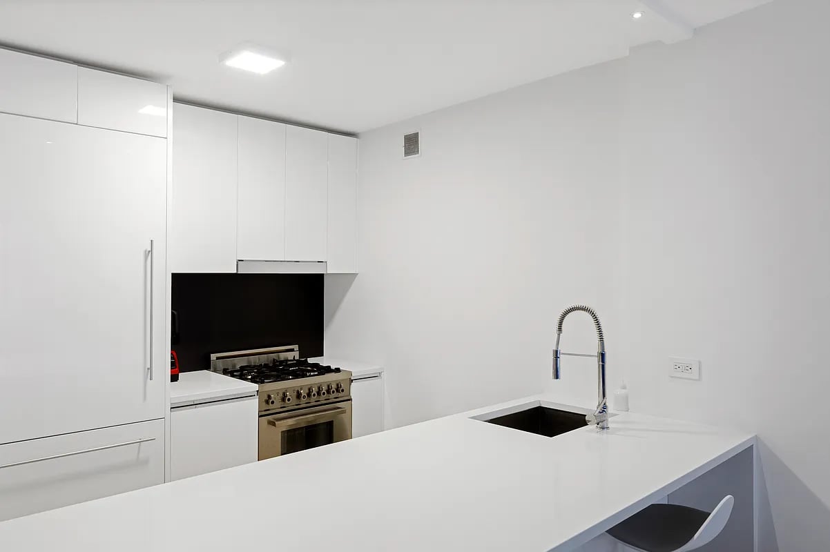 301 West 53rd St, #4H
