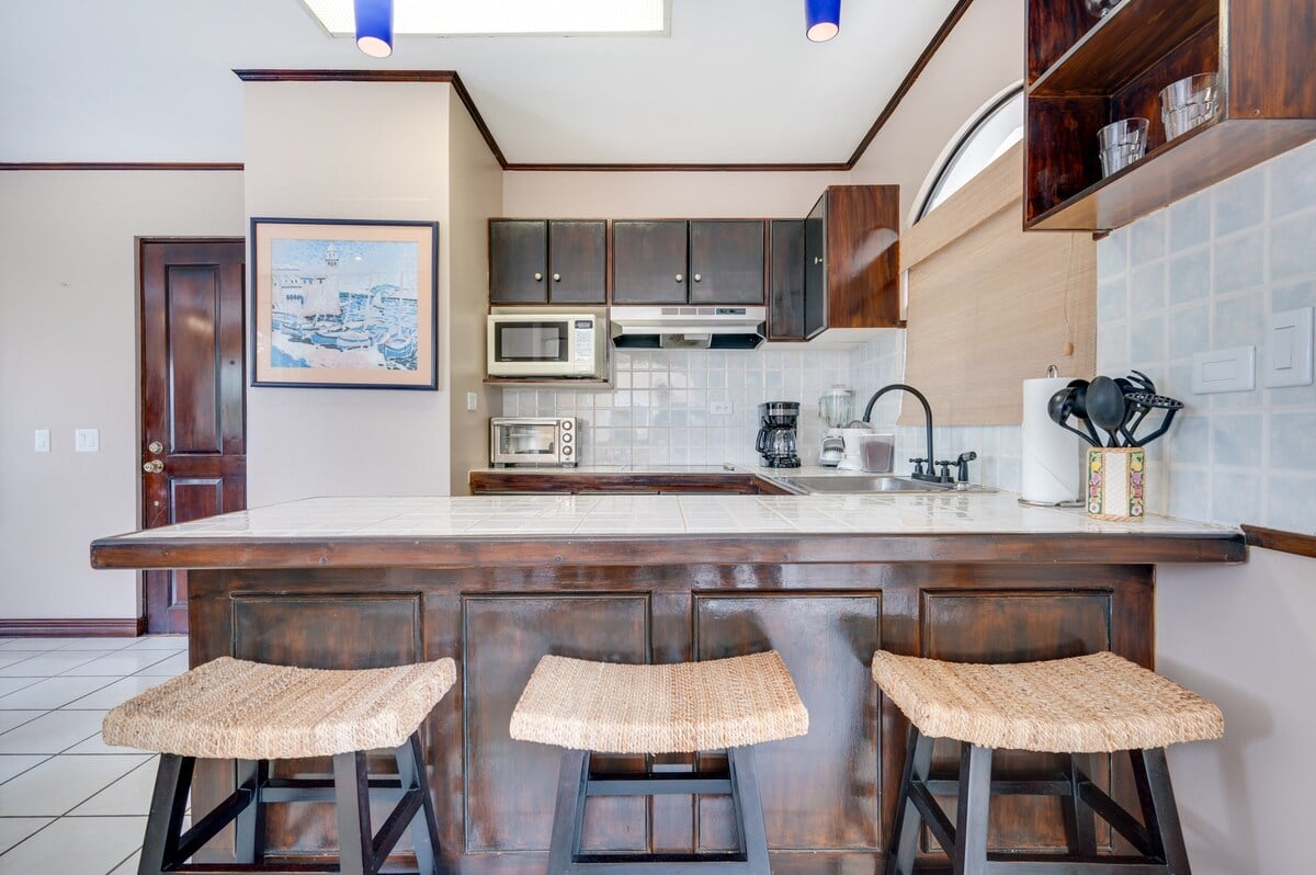 Flamingo Marina Real 11 – Move-in Ready Condo Steps from Flamingo Beach   
