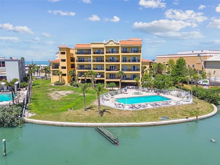 10315 Gulf Blvd #302