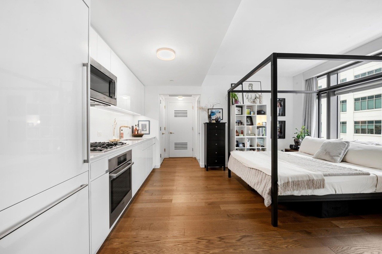 99 HUDSON ST Unit: 402