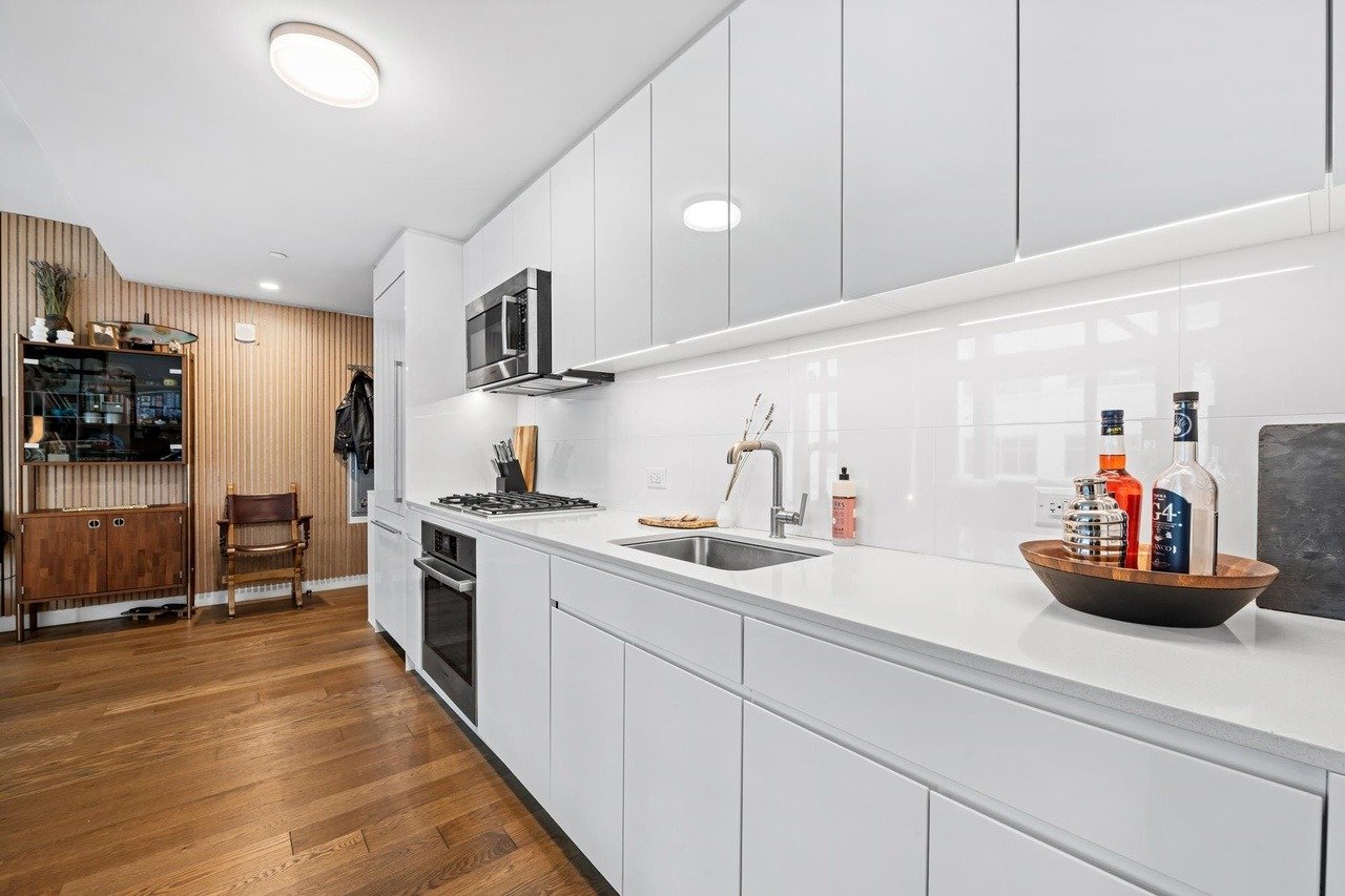 99 HUDSON ST Unit: 402